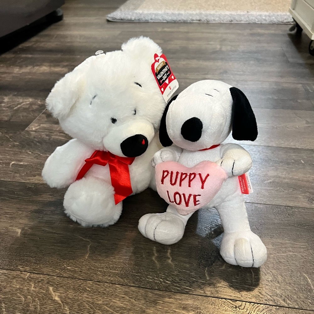 Lot of 2 Stuffed‎ Animals NEW. Peanuts and American greetings.